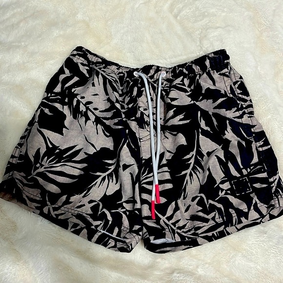 American Eagle Mens Hawaiian print swim trunks size small - Picture 1 of 10